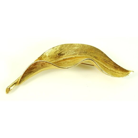 Boucher Signed Designer Brooch Vintage Goldtone Leaf Swirl - Picture 1 of 7
